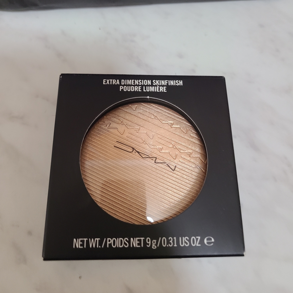 MAC Cosmetics Extra Dimension Skinfinish Highlighter - Oh Darling